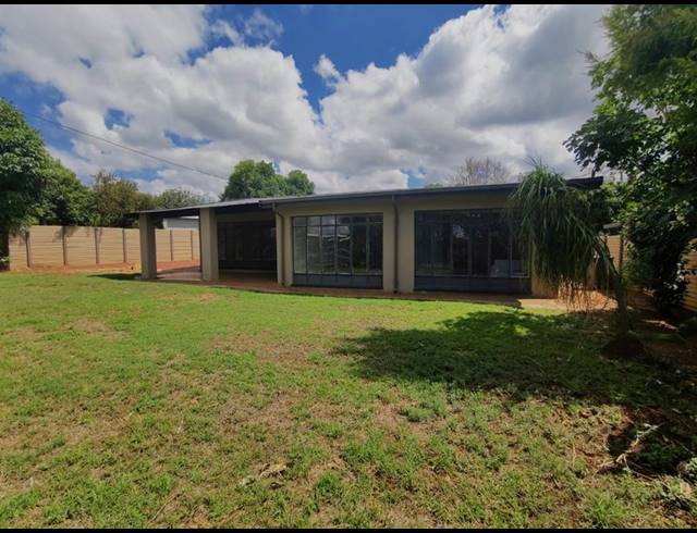 4 BEDROOM HOUSE FOR SALE IN SINOVILLE